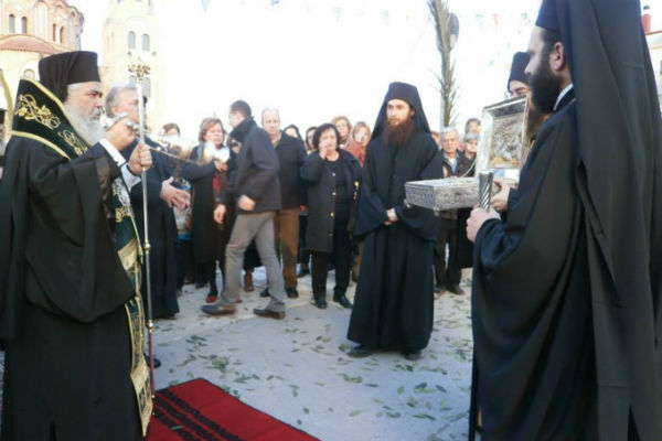 Υποδοχή Τιμίου Ξύλου και τεμαχίου του Αρράφου Χιτώνα στη Πολίχνη