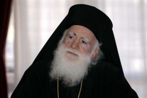 Ο Αρχιεπίσκοπος Κρήτης Ειρηναίος  στη Σαντορίνη