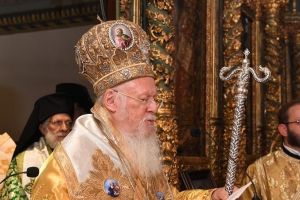 Με την ομιλία του ο Οικουμενικός Πατριάρχης στη χειροτονία του νέου Μητροπολίτη Σμύρνης “άδειασε” τον Φίλη και τη Ρεπούση!