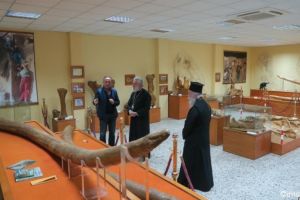 Οι Μητροπολίτες Σύρου και Γρεβενών επισκέφθηκαν την Παλαιοντολογική Έκθεση