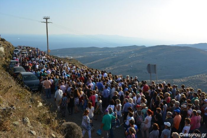 You are currently viewing Παναγία Τήνου: χιλιάδες προσκυνητές συνέρευσαν στο ιερό νησί !