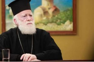Δυναμικό παρών στο συλλαλητήριο κατά των νέων Θρησκευτικών, από τον Αρχιεπίσκοπο Κρήτης Ειρηναίο