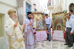 Η εορτή του Αγίου Πνεύματος στην Ι. Μητρόπολη Παροναξίας