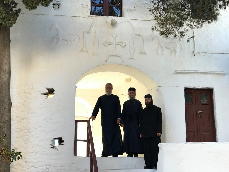 You are currently viewing Ποιμαντική Επίσκεψη του Μητροπολίτη Σύρου στην Ιερά Μονή Ταξιαρχών στη Σέριφο