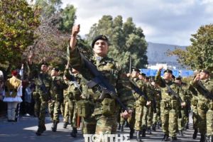 Παρέλαση εθνικής υπερηφάνειας και μηνυμάτων στη Χίο για την απέναντι πλευρά του Αιγαίου