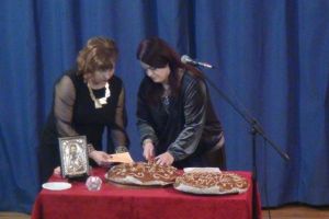 Η πρωτοχρονιάτικη πίτα του «Φάρου» στη Χίο,με πολύ μεγάλη συμμετοχή.