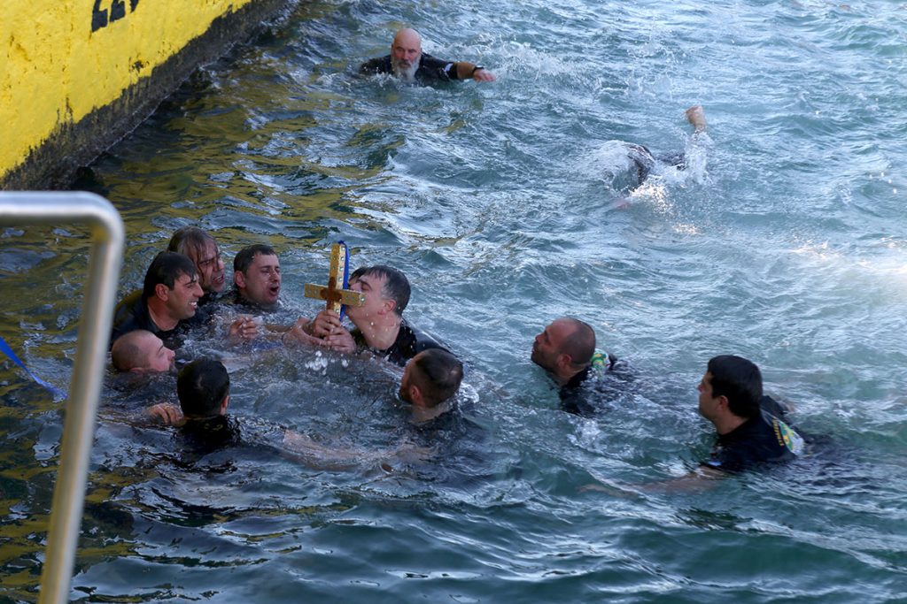 You are currently viewing Γιατί αυτή η υποβάθμιση και «προσβολή» του Πειραιά, ανήμερα των Θεοφανείων;