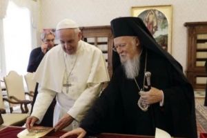 Ο Πάπας Φραγκίσκος “ψάλλει” το εγκώμιο στον Πατριάρχη Βαρθολομαίο