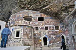 Απίστευτη πρόκληση: Οι Τούρκοι διεκδικούν τις εικόνες και τα κειμήλια της Παναγίας Σουμελάς