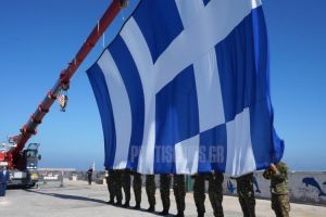 Υψώθηκε υπερήφανη απέναντι στην τουρκική αμφισβήτηση η Σημαία μας στη Χίο