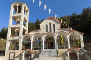Απαγόρευση κυκλοφορίας – Ηγουμενίτσα: Προσαγωγή ιερά που άνοιξε ναό για να προσευχηθούν οι πιστοί