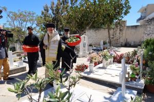 Ο Μητροπολίτης Σύρου Δωρόθεος τέλεσε Τρισάγιο για όλους τους κεκοιμημένους στο Κοιμητήριο Ερμουπόλεως