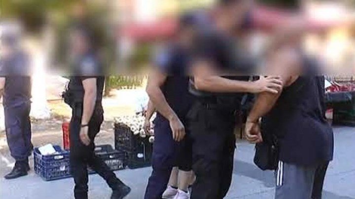 You are currently viewing Σέρρες: “Ήρθαν στα χέρια” με αστυνομικούς για την μάσκα – Τους επιβλήθηκε πρόστιμο
