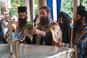 Σιωπή γύρω από τη σύλληψη Αγιορείτη ηγούμενου με περίστροφο