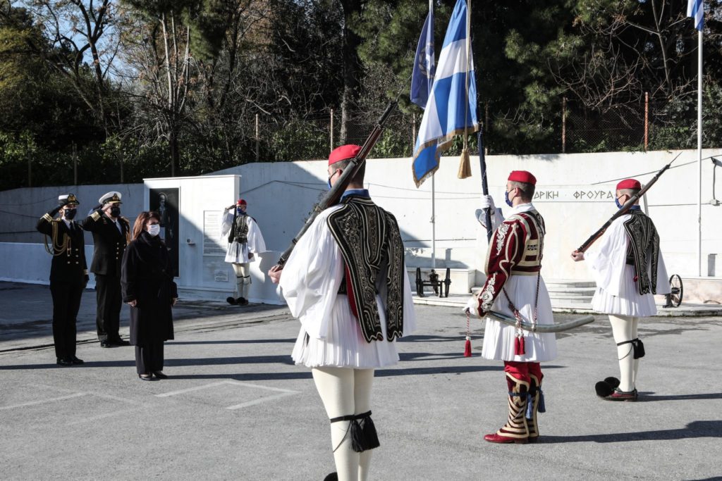 You are currently viewing Πρόεδρος της Δημοκρατίας: «Οι Εύζωνες είναι θεματοφύλακες της ιστορικής μας μνήμης»