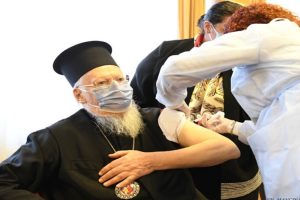 Ο Οικουμενικός Πατριάρχης εμβολιάστηκε κατά του ιού Covid-19