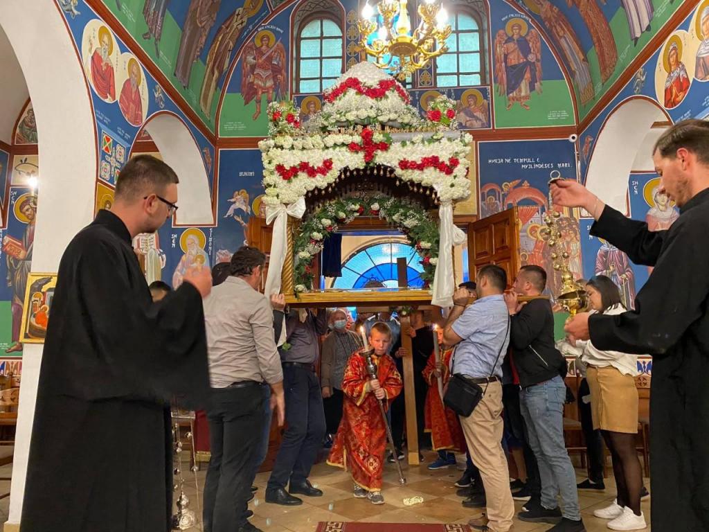 Με συγκίνηση και πλήθος πιστών η Αποκαθήλωση και ο Επιτάφιος στην Εκκλησία της Αλβανίας