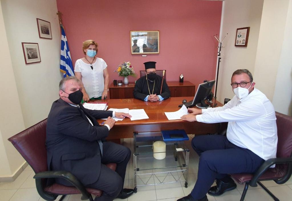 You are currently viewing Ο Μητροπολίτης Μεσσηνίας στην υπογραφή Σύμβασης νέου Σχολικού Συγκροτήματος στην Κορώνη