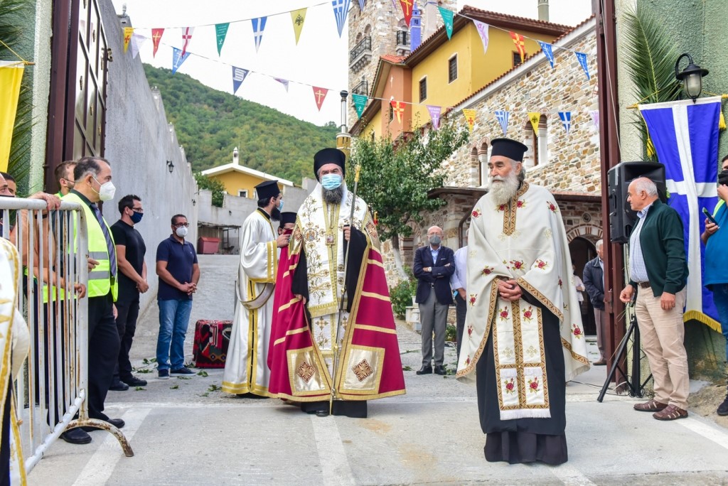 You are currently viewing Ο Μητροπολίτης Σερρών Θεολόγος απο την Ι. Μονή της «Παναγίας Θεοσκεπάστου»Σοχού Λαγκαδά: «Σώζοις αεί Θεοτόκε, την κληρονομίαν Σου»