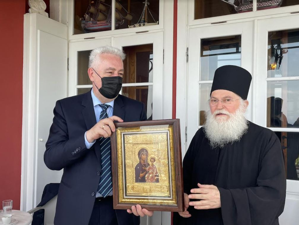 You are currently viewing Ο διώκτης της Ορθόδοξης Εκκλησίας-Πρωθυπουργός του Μαυροβουνίου … προσκυνητής στην Μονή Βατοπαιδίου