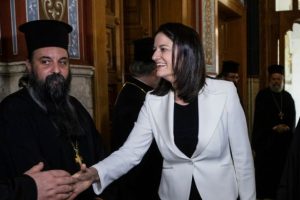 Απαλλαγή για τα Θρησκευτικά: Η Κεραμέως προσπάθησε να παρακάμψει την Αρχή Προστασίας Προσωπικών Δεδομένων