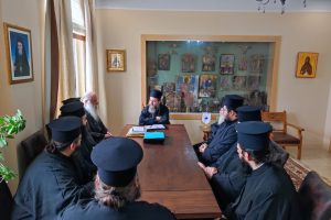 Αξιέπαινη πρωτοβουλία του Αιτωλίας Δαμασκηνού:συναντήθηκε με άμισθους κληρικούς.