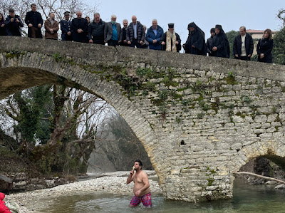 You are currently viewing Στο ιστορικό γεφύρι της Βροσίνας έριξαν το σταυρό, παρουσία υφυπουργού…