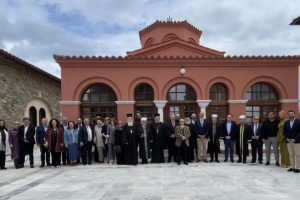 Μουσουλμάνες και Xριστιανές από τη Θράκη υποβάλλονται σε μαστογραφία σε γυναικείο μοναστήρι της Ορμύλιας