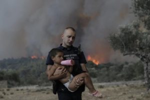 Οι Έλληνες δεν έχουμε μόνο ελαττώματα, έχουμε και φιλότιμο!