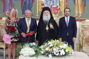 Η Εκκλησία της Κύπρου βράβευσε τον Γερουσιαστή Ρόμπερτ Μενέντεζ