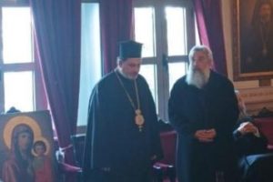 Ο Αρχιεπίσκοπος Κρήτης Ευγένιος και ο Ρεθύμνης Πρόδρομος με προσκυνητές εκ Κρήτης  στην Θεολογική Σχολή της Χάλκης