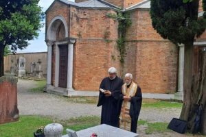 Ο Σεβ. Μητροπολιτης Φιλαδελφείας  κ. Μελίτων τέλεσε τρισάγιο στον τάφο του Μακαριστού Μητροπολίτου Ιταλίας Γενναδίου