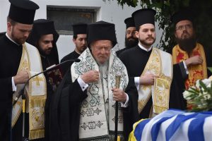 Ο Οικουμενικός Πατριάρχης στον τάφο του Βαλαωρίτη – Επίσκεψη στον Παντοκράτορα – Συνάντηση με Λευκαδίους [photos-video]