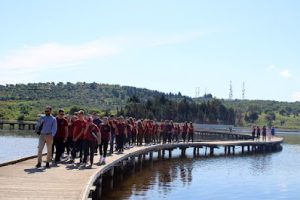 Προσκύνημα από μαθητές σε ιστορική Μονή στο μέσο νησιού της Αυλώνας