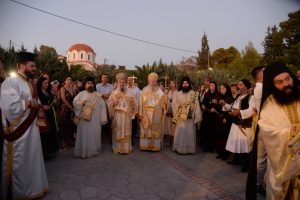 Πρωτοφανής κοσμοσυρροή στά Ἐγκώμια τῆς Γηροκομήτισσας, στήν Πάτρα.