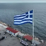 28η Οκτωβρίου: Υψώθηκε στη Χίο η πιο μεγάλη σημαία του Αιγαίου