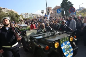 Χιλιάδες κόσμου στη λιτανεία για τον Πολιούχο της Θεσσαλονίκης Άγιο Δημήτριο